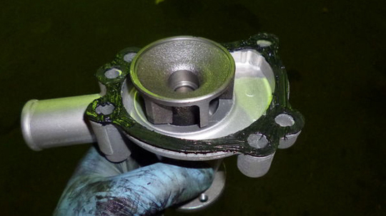 エンジンから水漏れ・水温が高い - ローバーミニ・クラシックミニ専門店『キャメルオート』東京都八王子