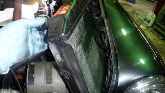 エンジンから水漏れ・水温が高い - ローバーミニ・クラシックミニ専門店『キャメルオート』東京都八王子