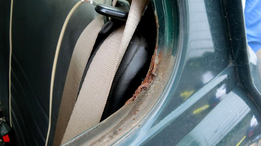 雨漏り・マフラーの爆音 - ローバーミニ・クラシックミニ専門店『キャメルオート』東京都八王子